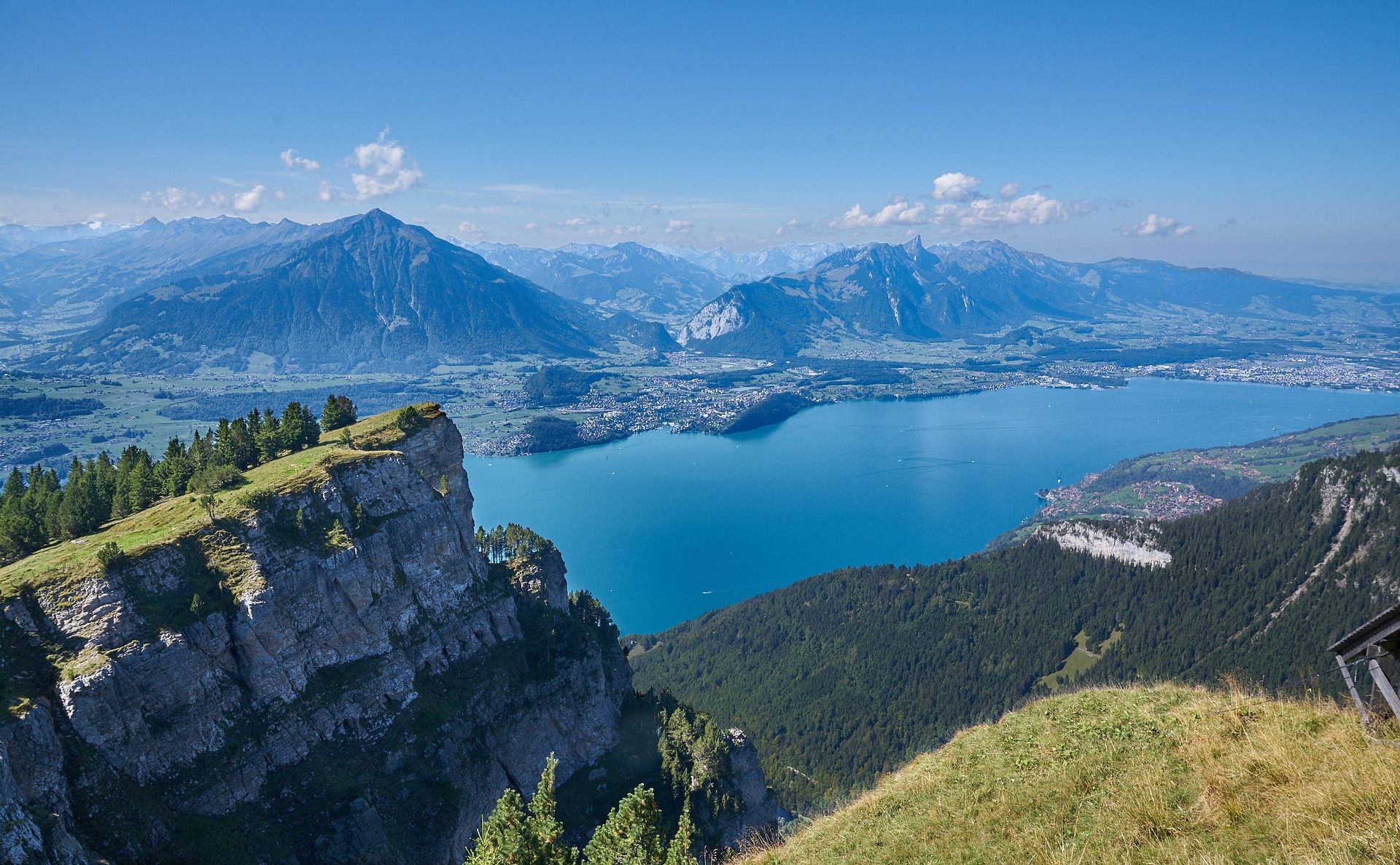 Türkiser Bergsee in den Alpen – Urlaubsziel von ROGGE REISEN Türkiser Bergsee in den Alpen – Urlaubsziel von ROGGE REISEN